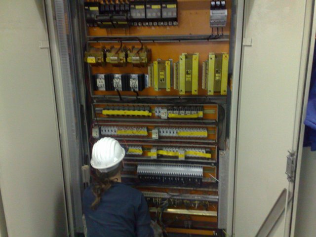 Eiektromontagewerke für Felde